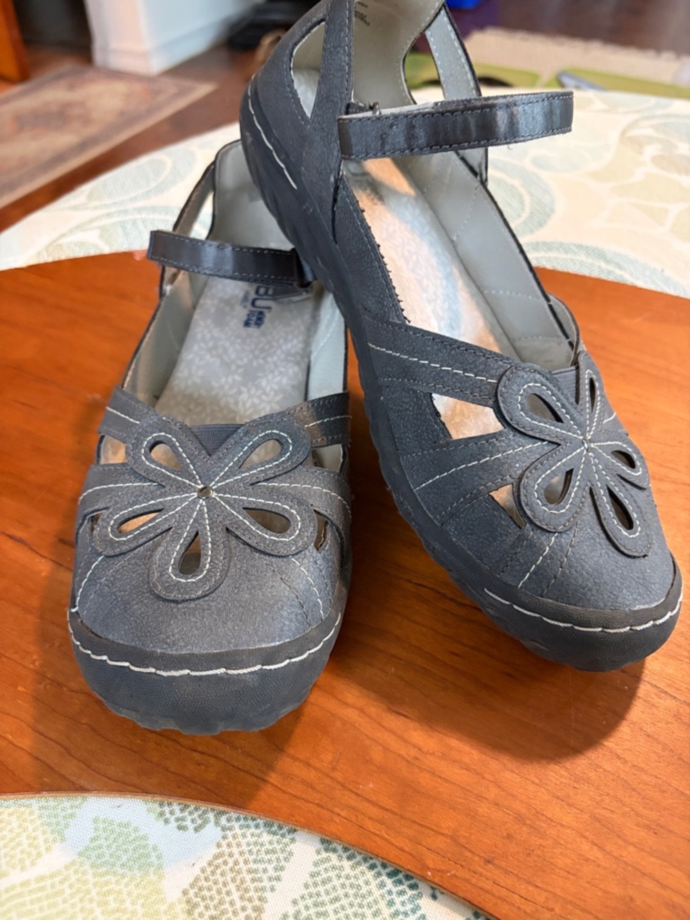 JBU maryjanes
Size 9wide
Memory foam
Stylish and very comfortable